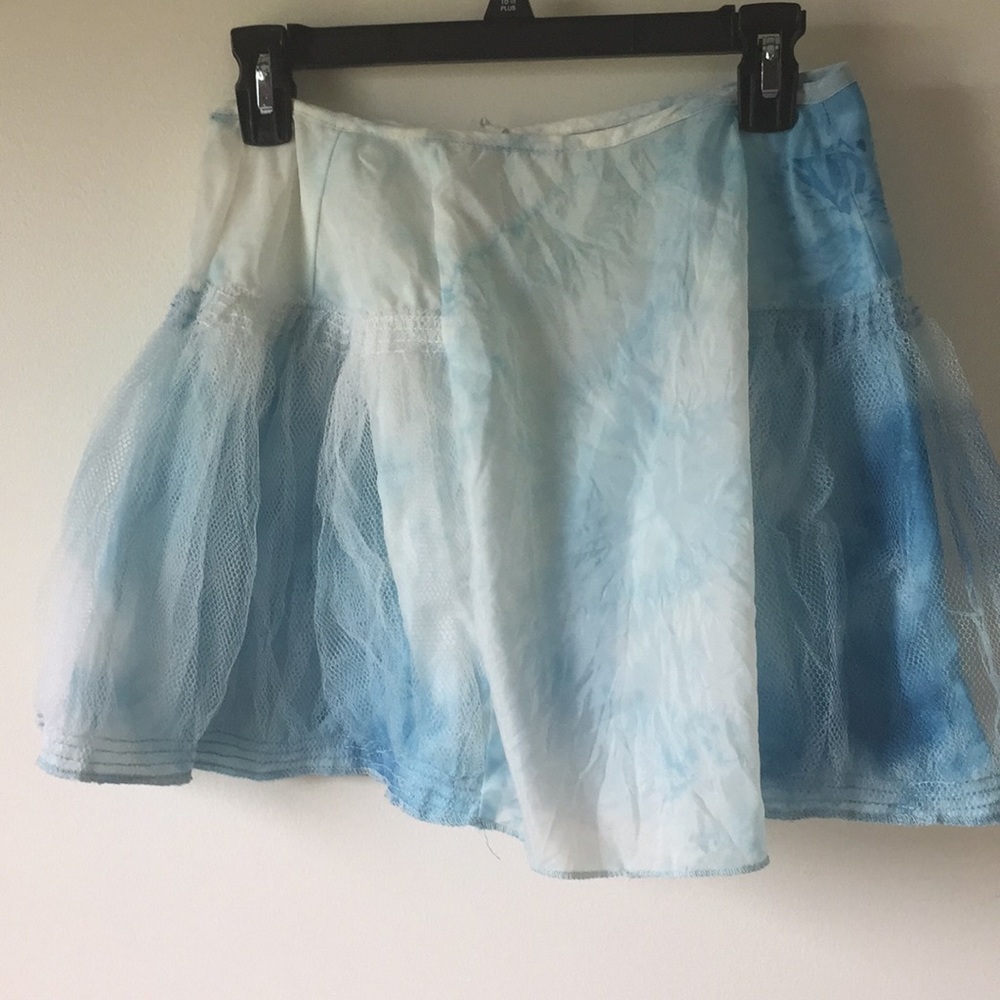 Vintage style slip. Peep hole waist line.